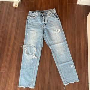 BDG RIPPED JEANS